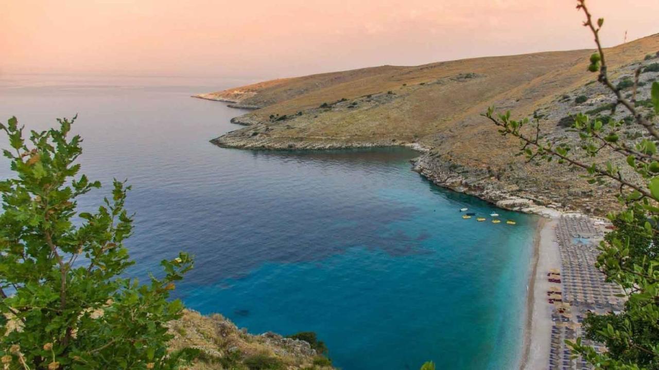 Orea Hotel Himare Exterior photo
