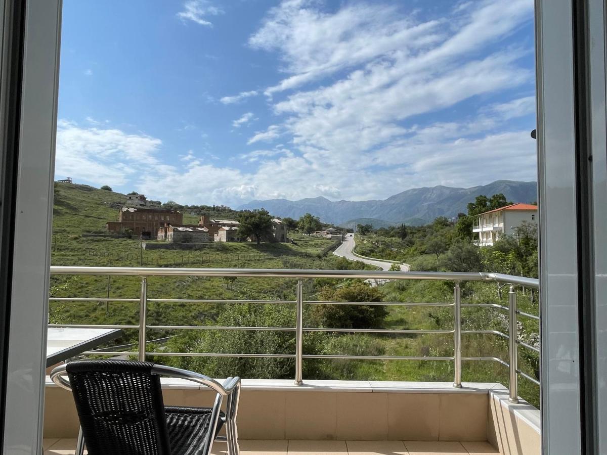 Orea Hotel Himare Exterior photo