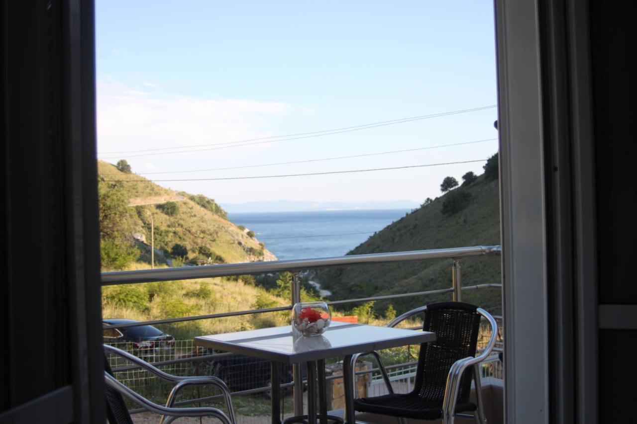 Orea Hotel Himare Exterior photo