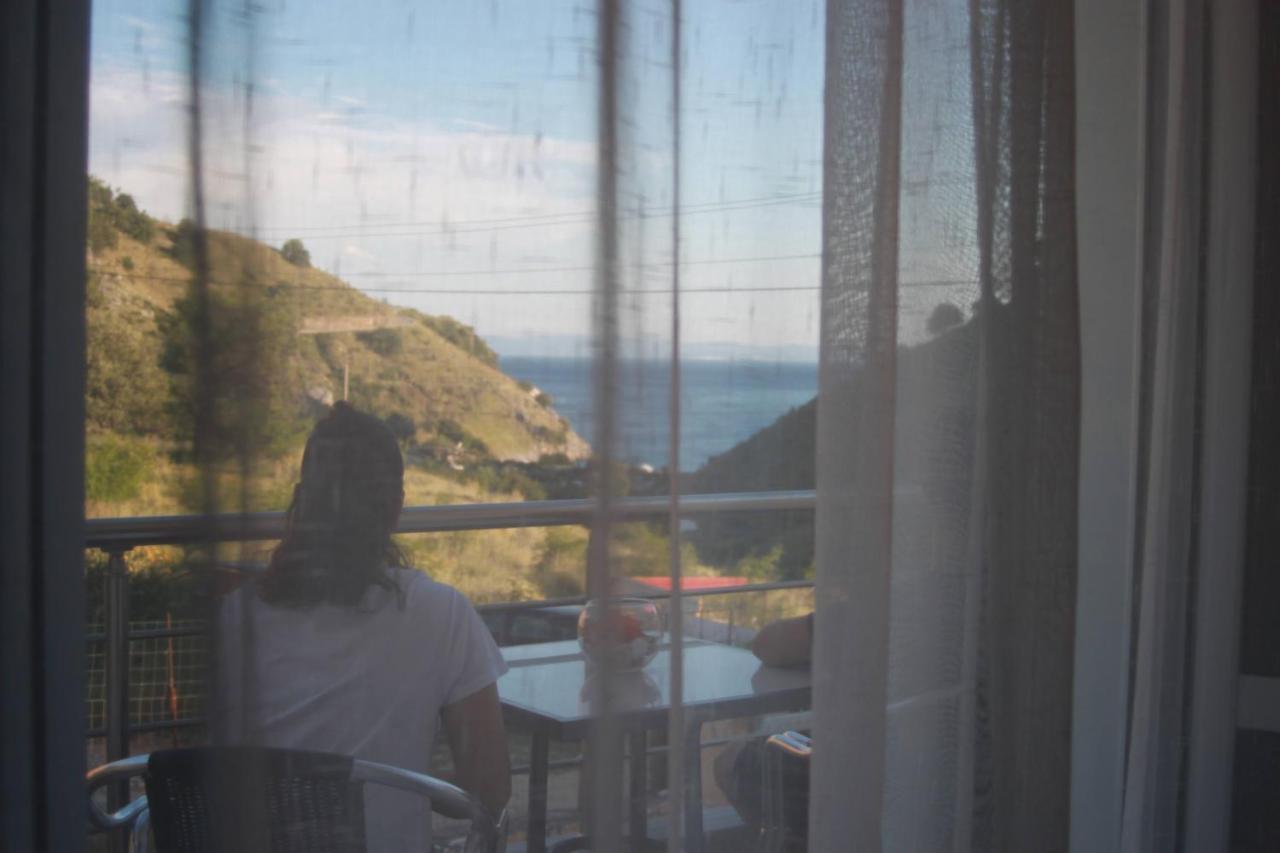 Orea Hotel Himare Exterior photo