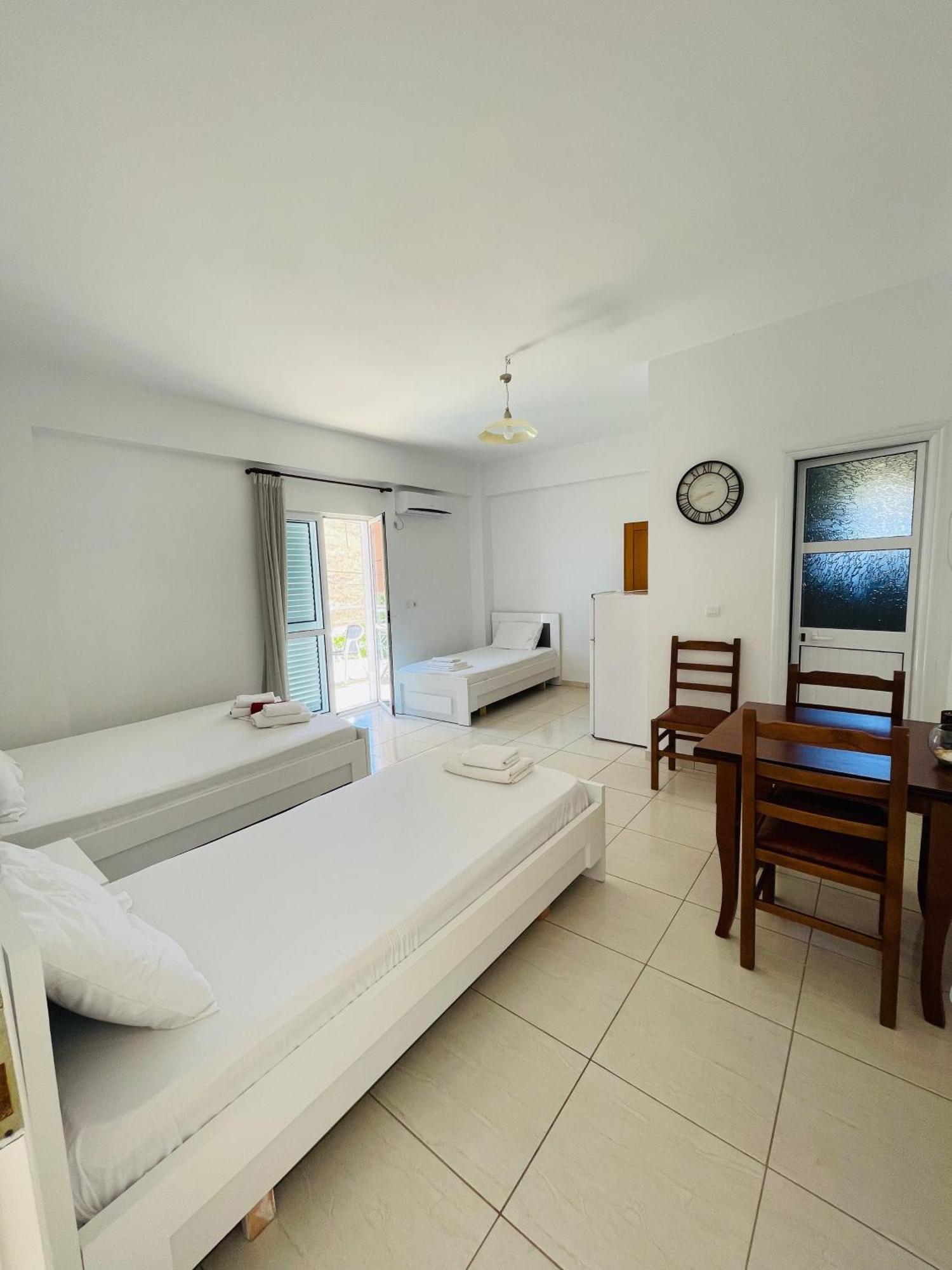 Orea Hotel Himare Exterior photo